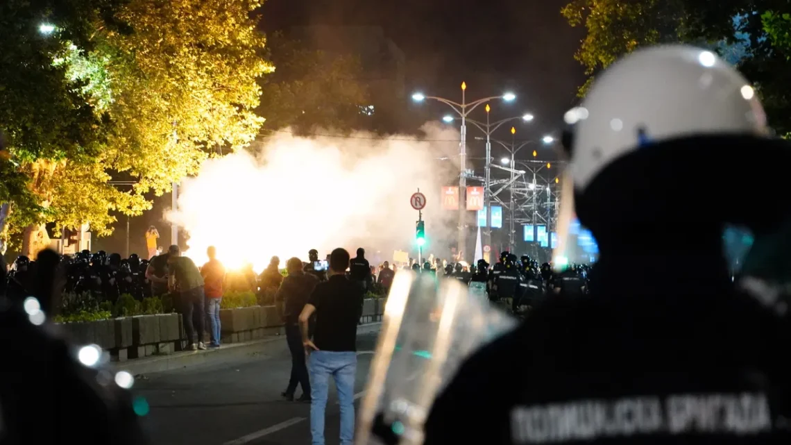 Ko nije dozvolio Hitnoj pomoći da prođe – građani ili policija? Ko nije dozvolio Hitnoj pomoći da prođe – građani ili policija?