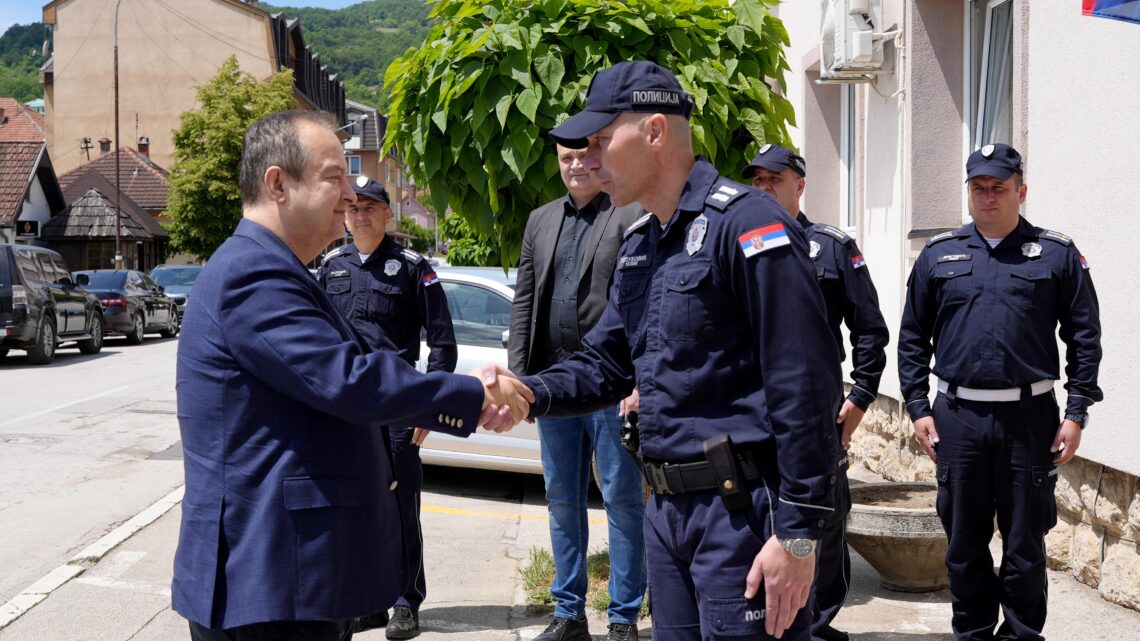 Дачић обишао Полицијску станицу у Kосјерићу