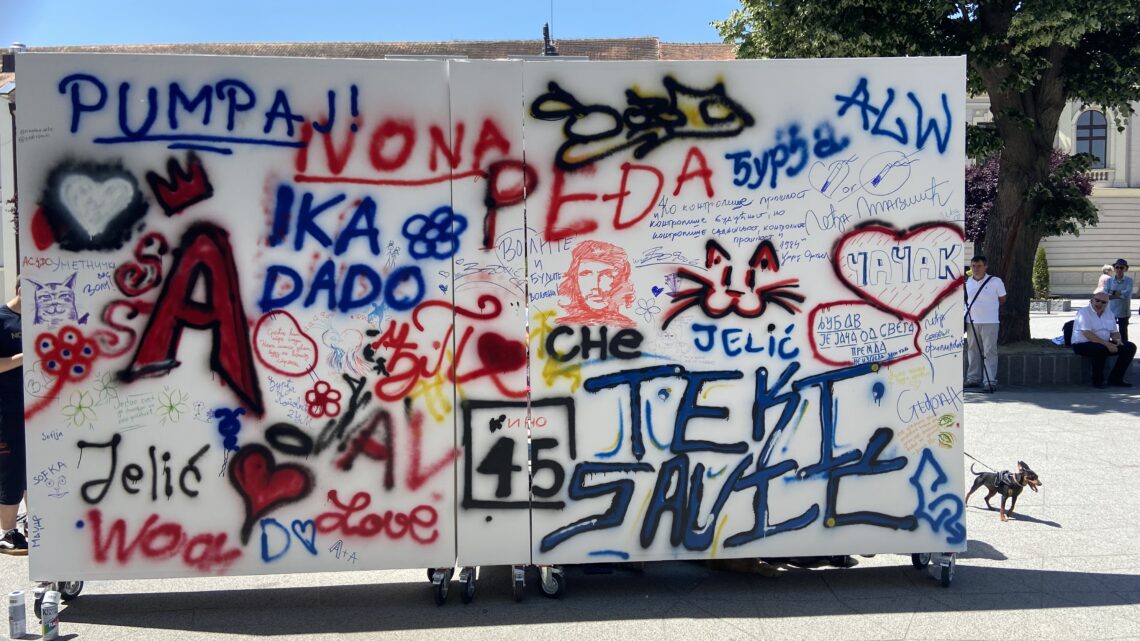 Otvorena instalacija if walls could tell umetnika Miše Kubala na Trgu „Nadežda Petrović” u Čačku Otvorena instalacija if walls could tell umetnika Miše Kubala na Trgu „Nadežda Petrović” u Čačku