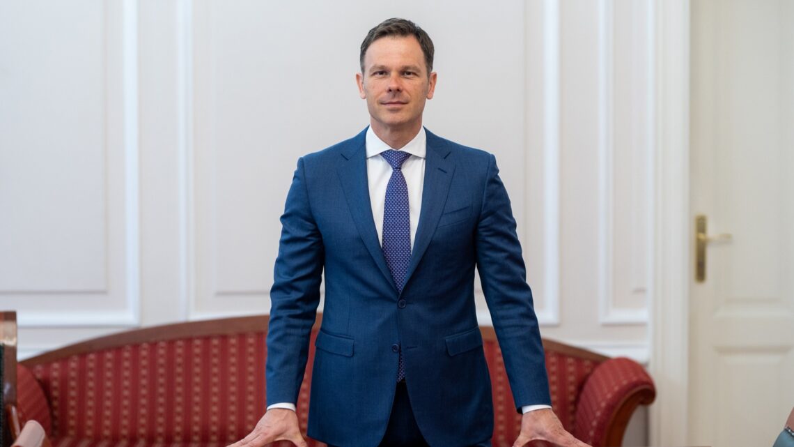 Србија заинтересована за концесију аеродрома у Подгорици и у Тивту