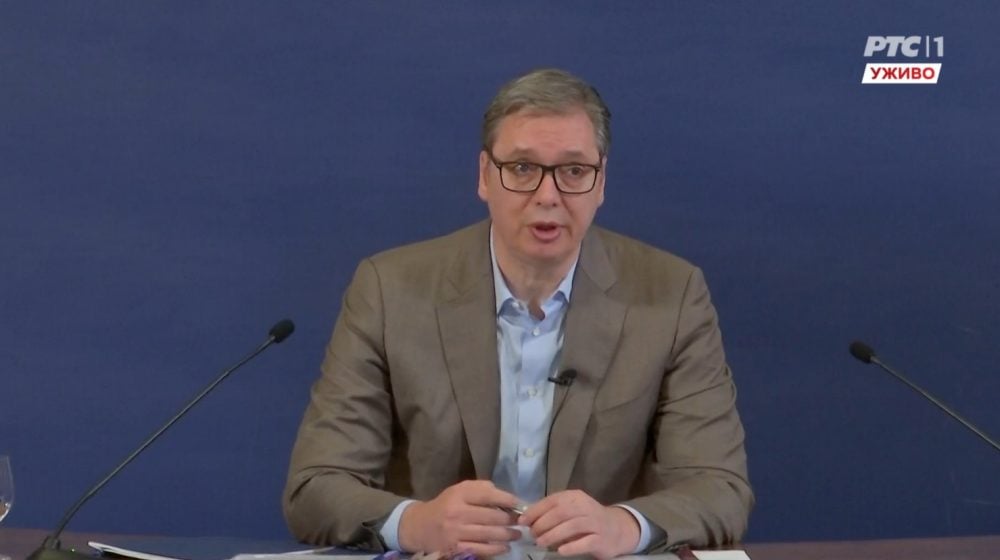 Vučić u javnom obraćanju: Diplome više nikoga ne zanimaju, bitno je znanje Vučić u javnom obraćanju: Diplome više nikoga ne zanimaju, bitno je znanje