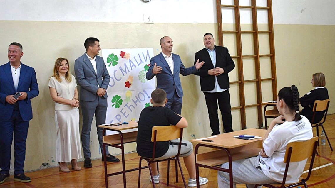 Ученици осмог разреда полагали завршни испит из српског језика Ученици осмог разреда полагали завршни испит из српског језика