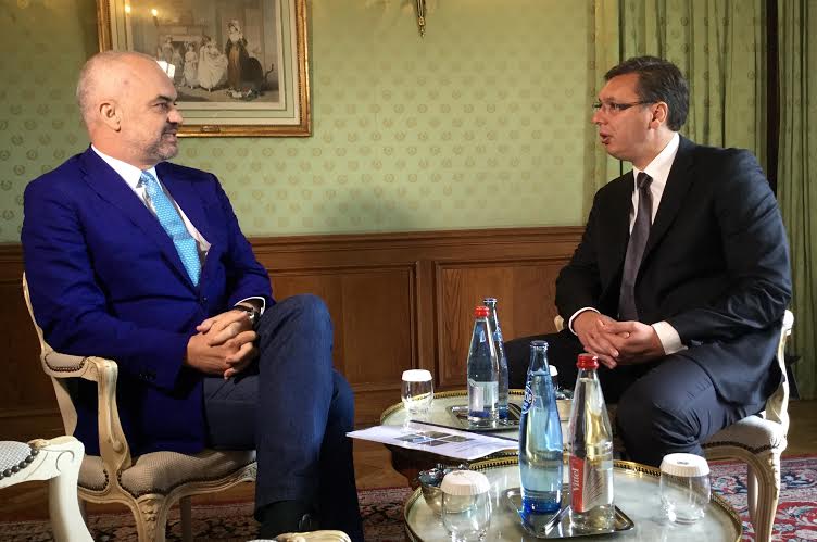 PARIZ: VUČIĆ SE SASTAO SA  SIRILOM MILEROM,  EDIJEM RAMOM I MIROM CERAROM
